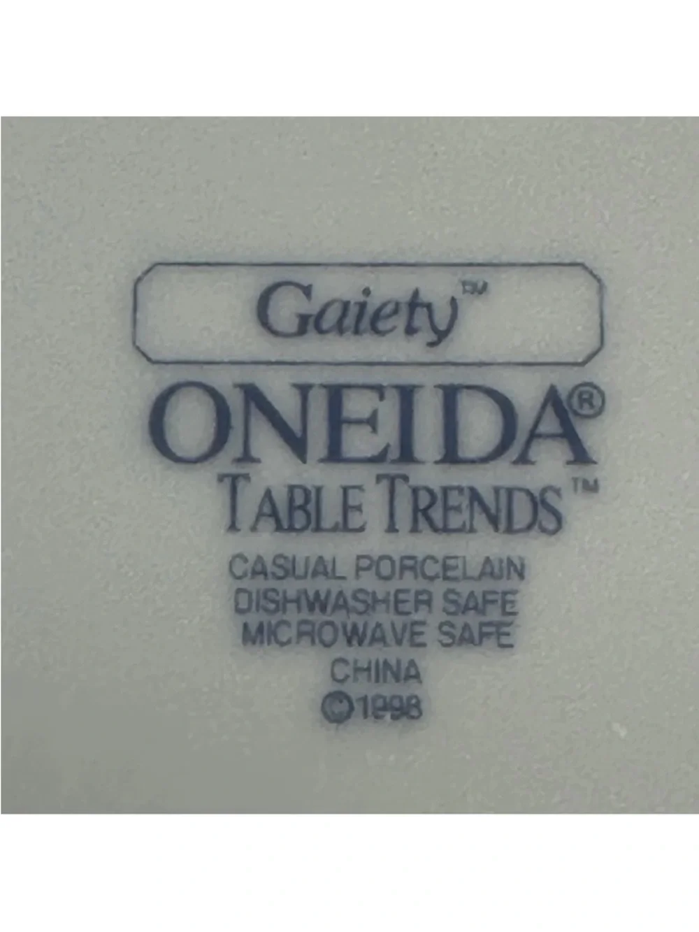 Vintage Oneida Gaiety Salad Round Plates Set 4 Blue Floral Check Porcelain Dish